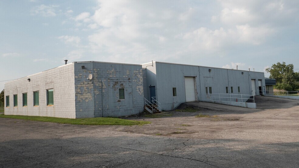 More Photos Of 495 Aero Dr, Cheektowaga Light Distribution For Lease