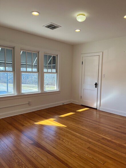 More Photos Of 28 S High St, New Albany Loft Creative Space For Lease