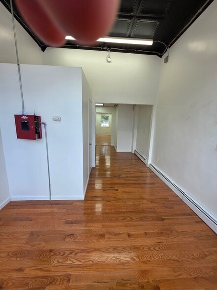 More Photos Of 30 W Fort Lee Rd, Bogota Storefront Retail Office For Lease