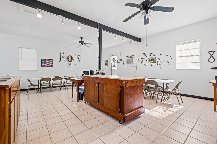 More Photos Of 3966 FM 1781, Rockport Specialty For Sale