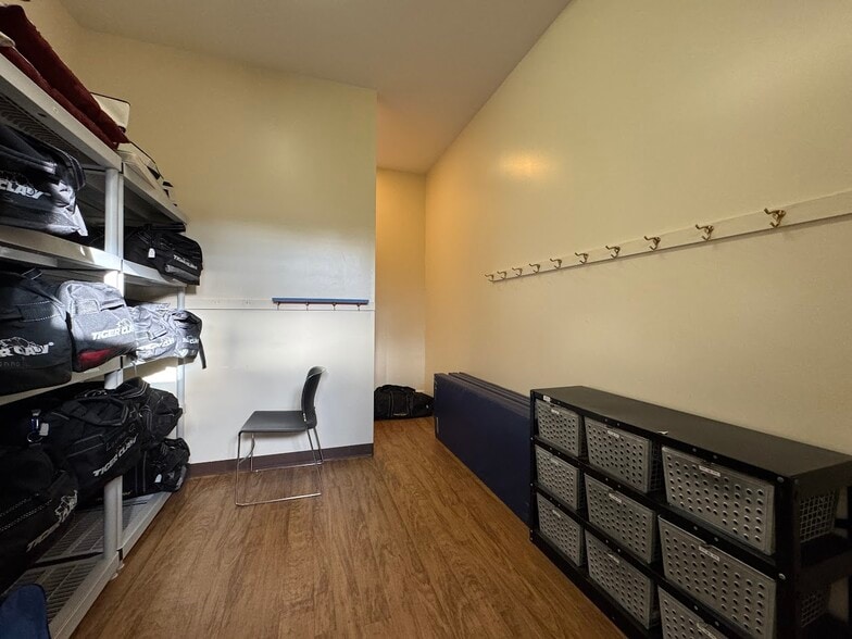 More Photos Of 78 Fisherville Rd, Concord Flex For Sale