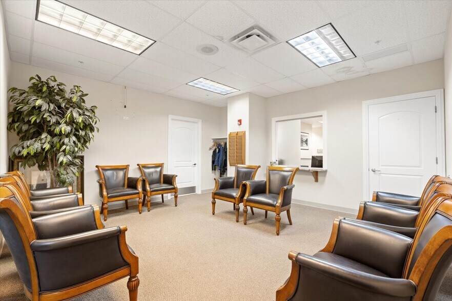 More Photos Of 912 Northwest Hwy, Fox River Grove Medical For Sale