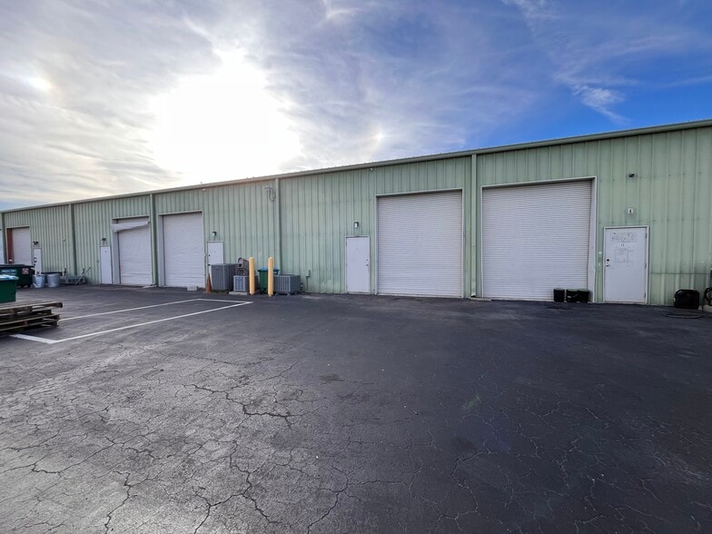 More Photos Of 11000 Metro Pky, Fort Myers Warehouse For Sale