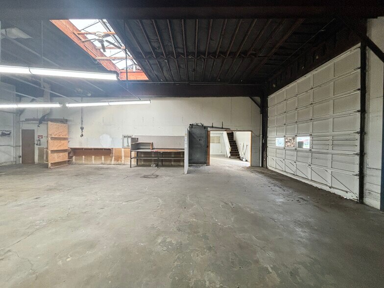 More Photos Of 1515 13th St SE, Salem Flex For Sale