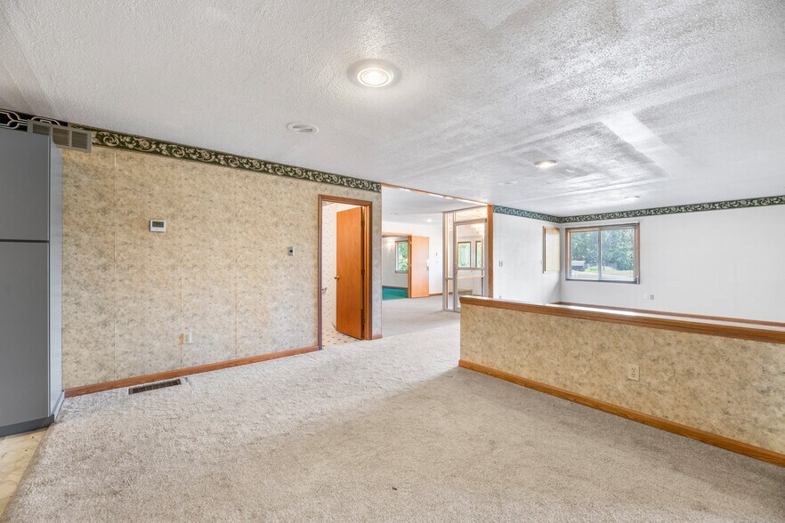 More Photos Of 106 Shadybrook Dr, Cheney Office For Sale
