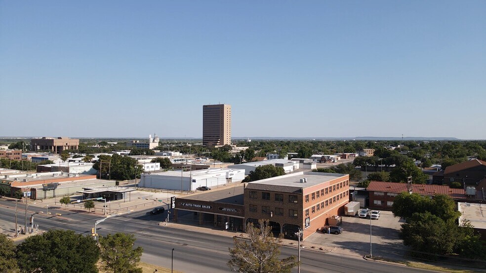 More Photos Of 1305 S 1st St, Abilene General Retail For Sale