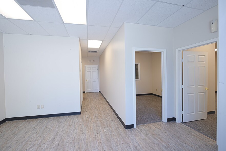 More Photos Of 221 Barren Springs Dr, Houston Unknown For Lease