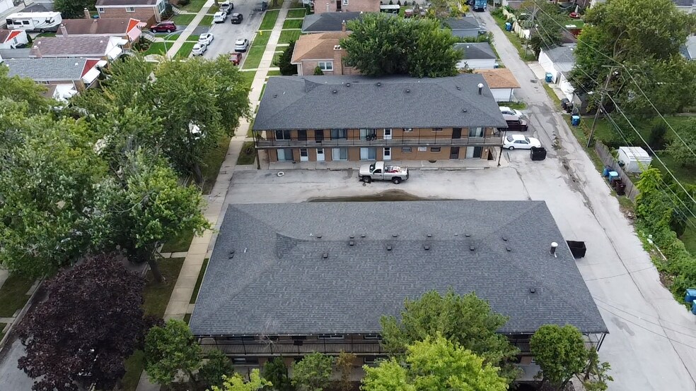 More Photos Of 12500 S Lincoln St, Calumet Park Apartments For Sale