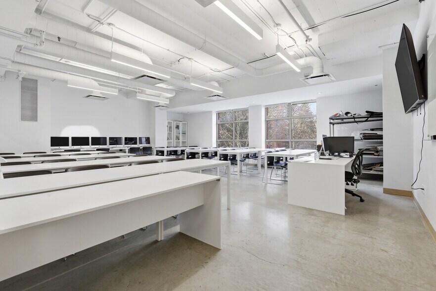 More Photos Of 3536 Boul Saint-Laurent, Montréal Office For Sale