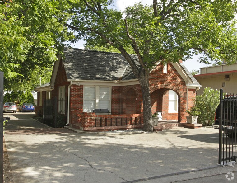 More Photos Of 2216 College Ave, Austin Office For Lease
