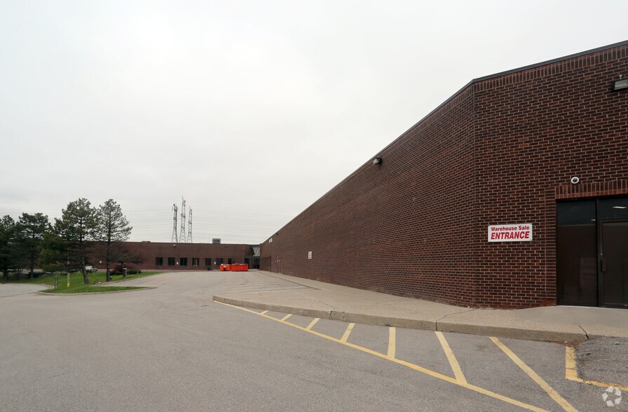 More Photos Of 610 Hanlan Rd, Vaughan Warehouse For Lease