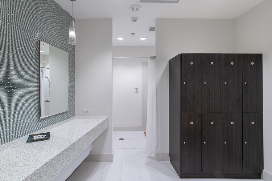 More Photos Of 2221 Lakeside Blvd, Richardson Office Residential For Lease