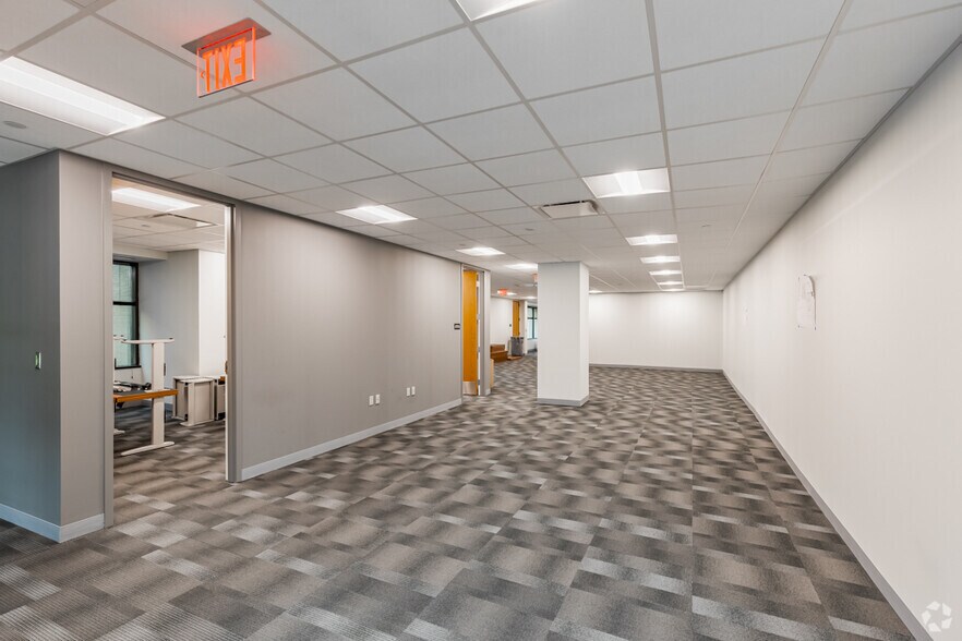 More Photos Of 300 Oxford Dr, Monroeville Office For Lease