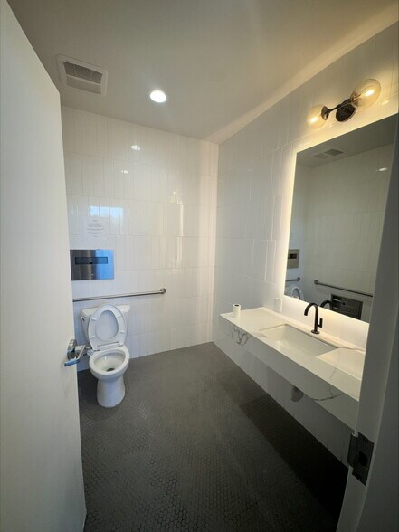 More Photos Of 1154 S Robertson Blvd, Los Angeles Medical For Lease