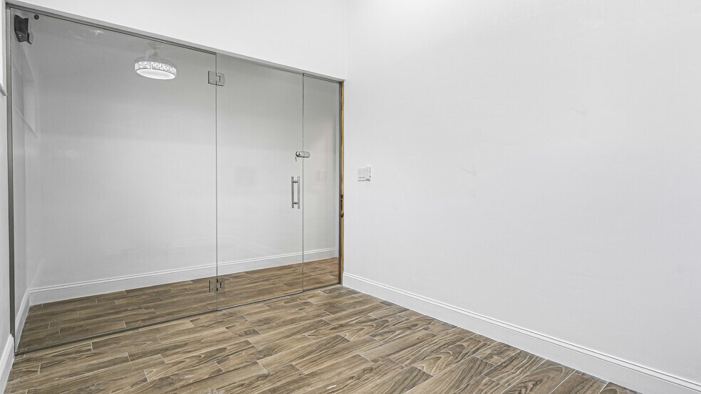 More Photos Of 5235 Ramsey Way, Fort Myers Office For Sale