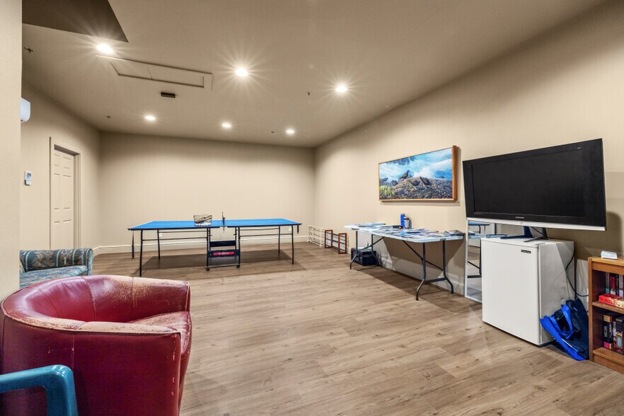 More Photos Of 125 S 6th St, Klamath Falls Flex For Sale