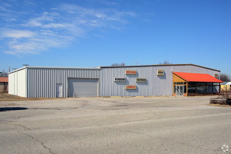 Primary Photo Of 102 Lanell Dr, Grove Freestanding For Lease