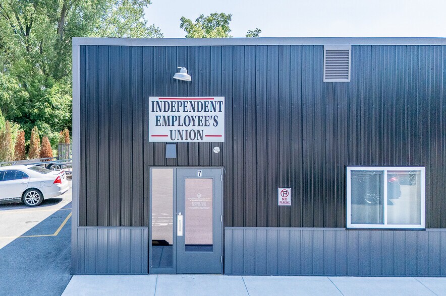 More Photos Of 1186 N Shawano St, New London General Retail For Lease