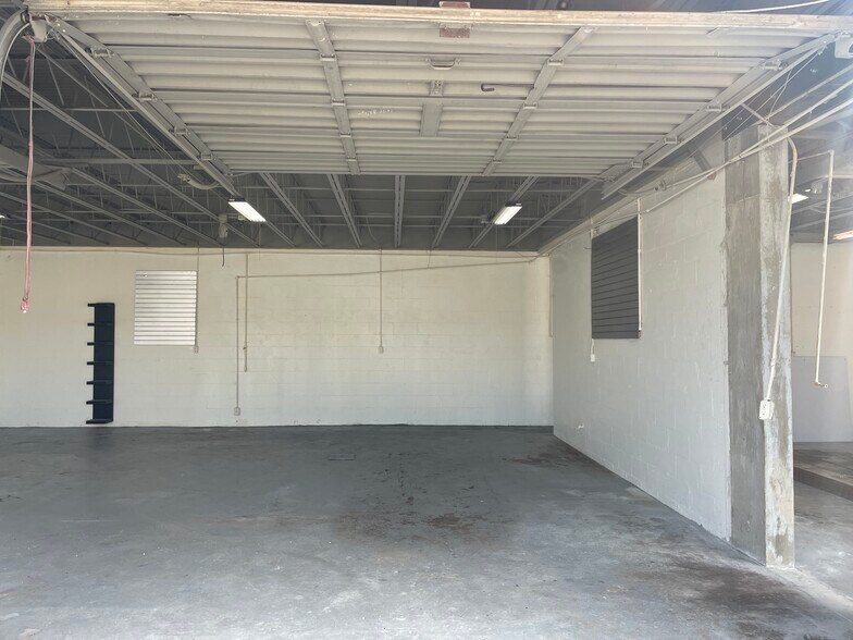More Photos Of 4719 SE 6th Ave, Cape Coral Auto Repair For Lease