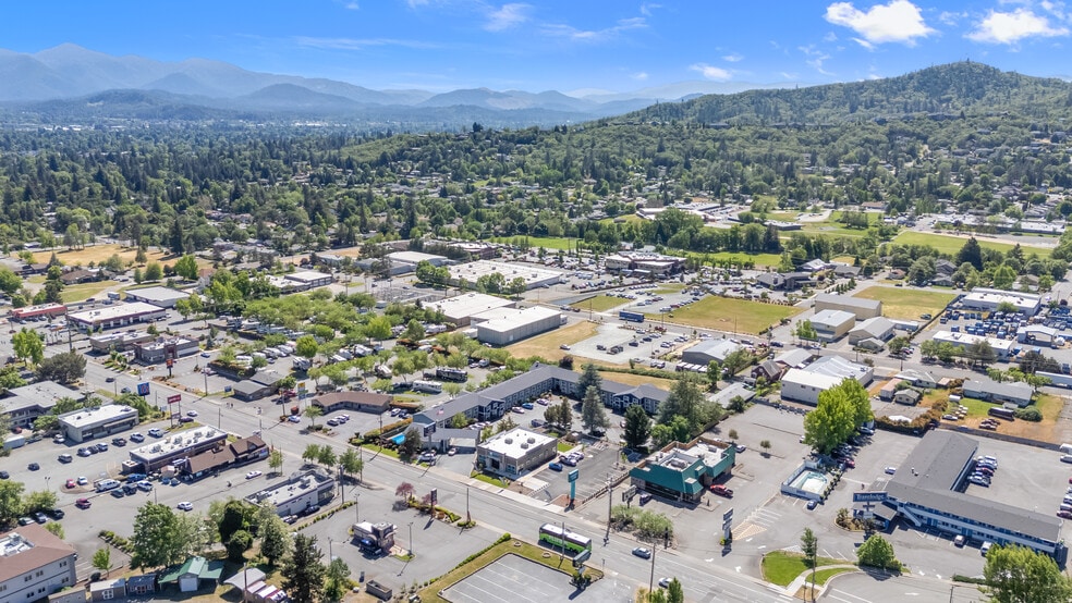 More Photos Of 1890 NW 6th St, Grants Pass Skilled Nursing Facility For Sale