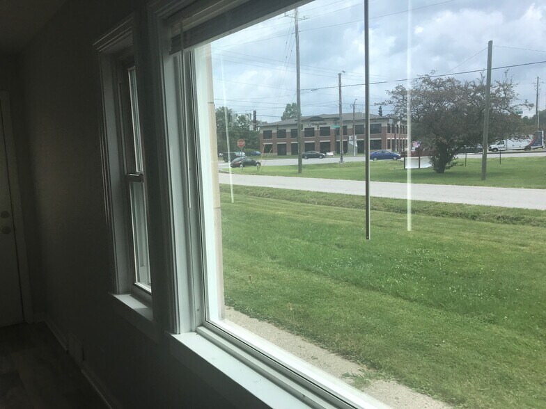 More Photos Of 7002 S East St, Indianapolis Office For Lease