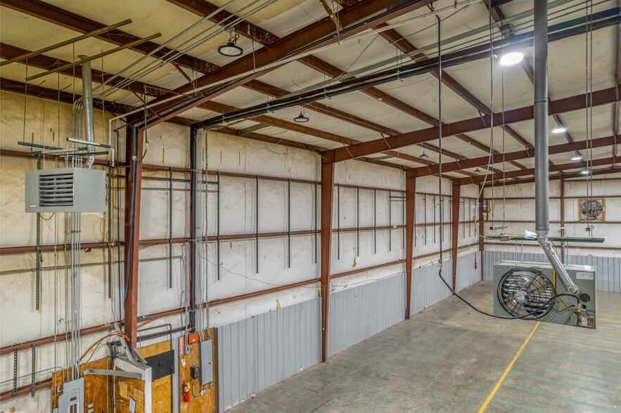 More Photos Of 120 McDougall Ct, Greenville Unknown For Lease