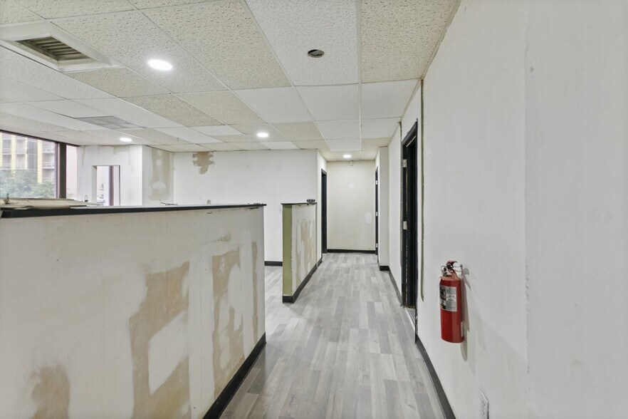 More Photos Of 327-345 E Bay St, Jacksonville Office For Lease