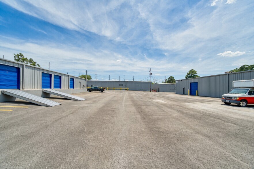 More Photos Of 517 Delia Dr, Longview Warehouse For Lease