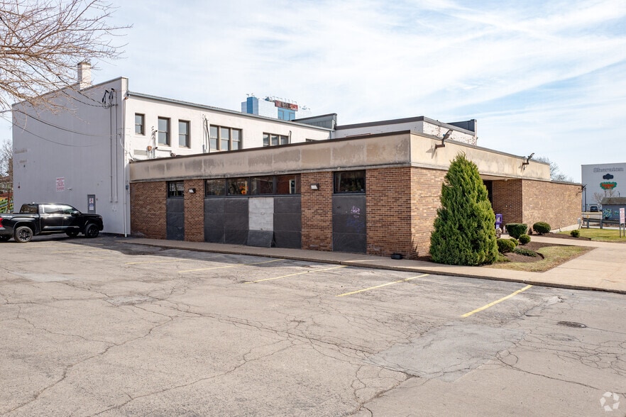 More Photos Of 418-420 3rd St, Niagara Falls Bank For Lease