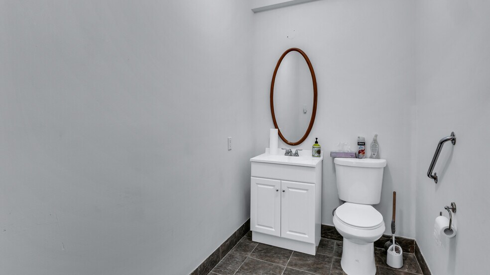 More Photos Of 484 Pelissier St, Windsor Office For Sale