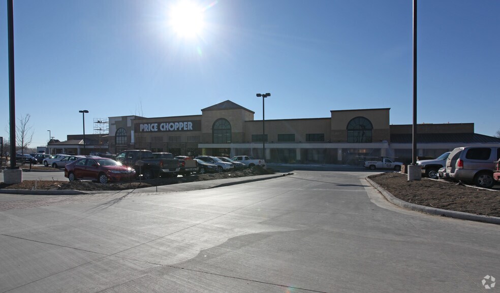 More Photos Of 7201 W 151st St, Overland Park Freestanding For Lease