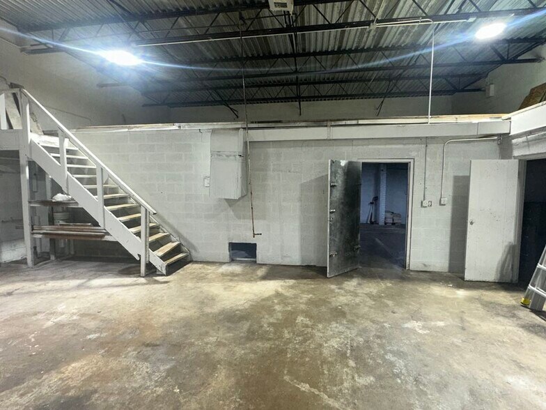 More Photos Of 18090 Mount Elliott St, Detroit Warehouse For Sale