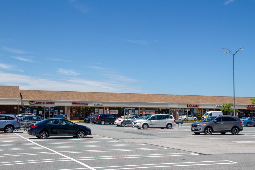 More Photos Of 1360 W Main Rd, Middletown Unknown For Lease