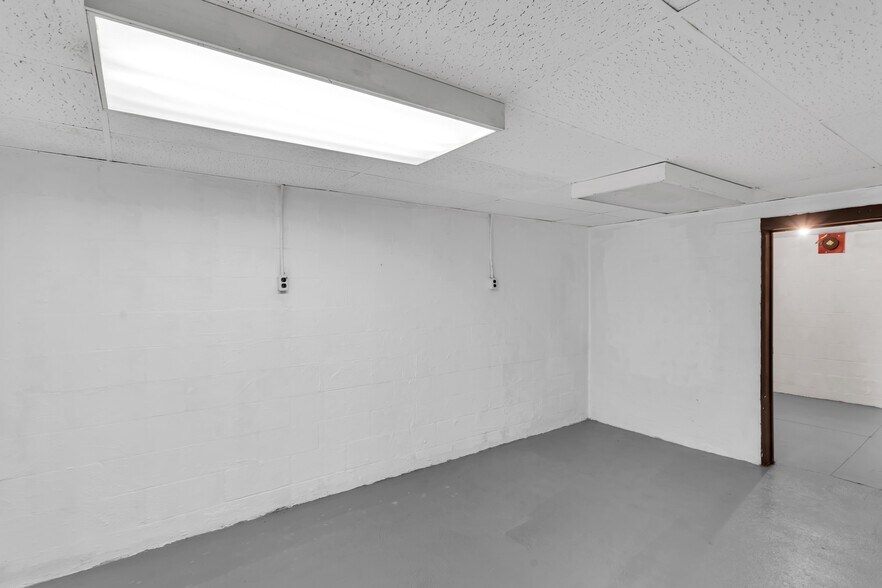 More Photos Of 1060 Pittsburgh Rd, Valencia Office For Sale