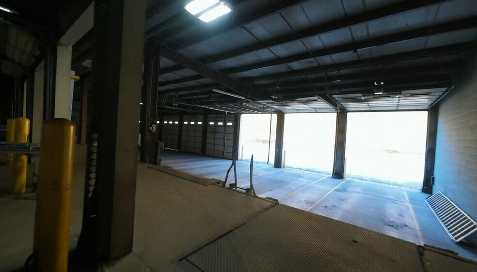 More Photos Of 2500 N Main St, East Peoria Warehouse For Sale