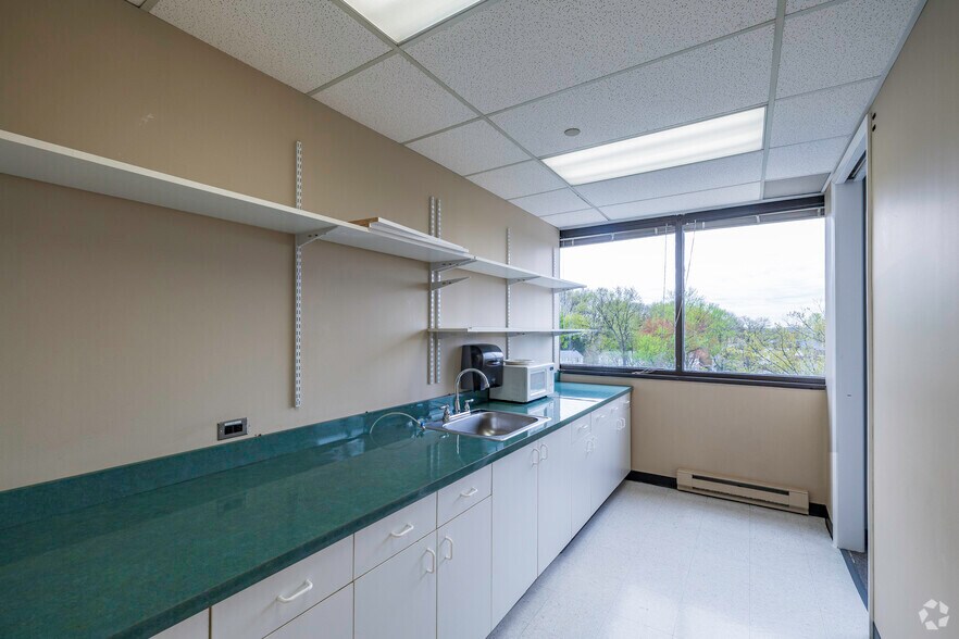 More Photos Of 475 Market St, Elmwood Park Office For Lease