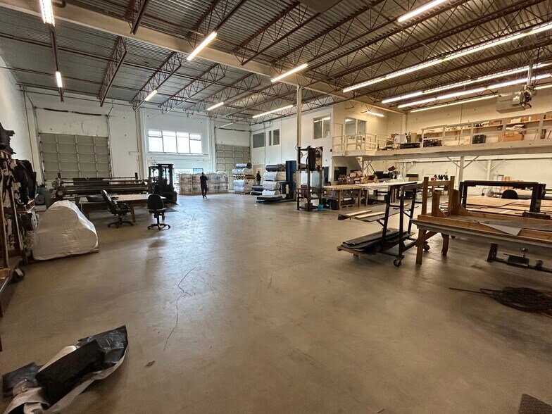 More Photos Of 7187 Honeyman St, Delta Warehouse For Lease