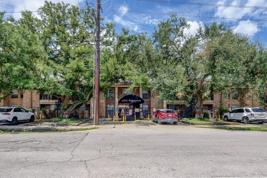 More Photos Of 5704 Edgemoor Dr, Houston Apartments For Sale