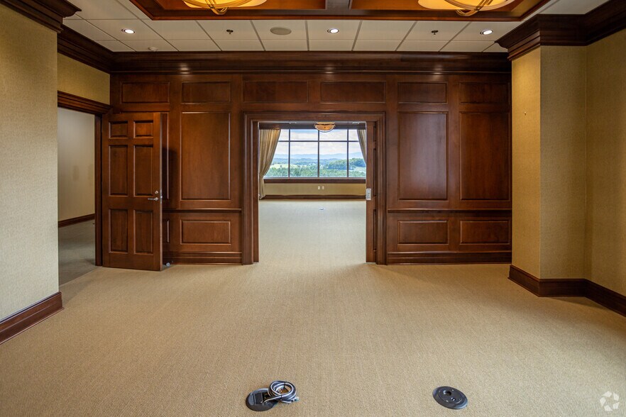 More Photos Of 201 Resting Tree Dr, Bristol Office For Lease