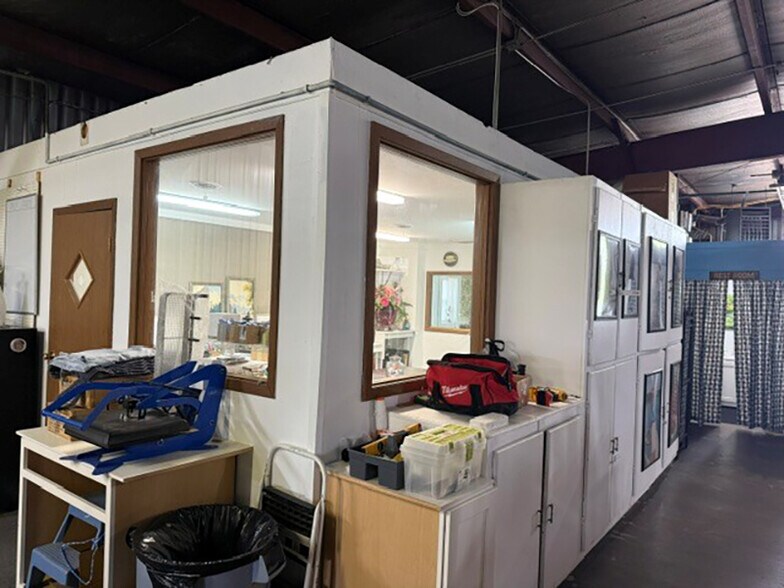 More Photos Of 719 Roosevelt Ave, Detroit Lakes Light Distribution For Sale