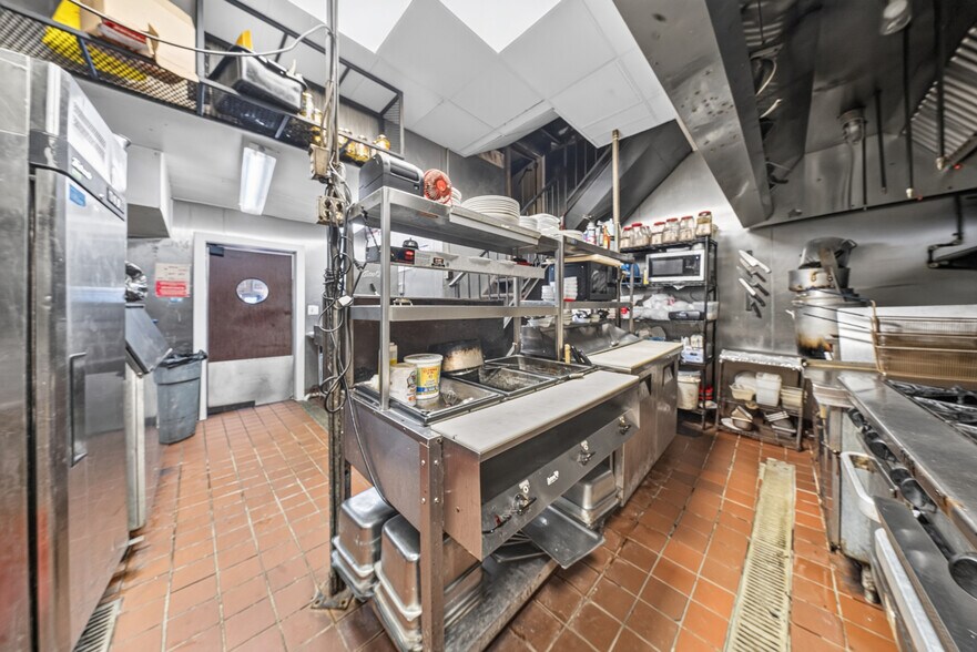 More Photos Of 933 Decatur St, New Orleans Storefront For Sale