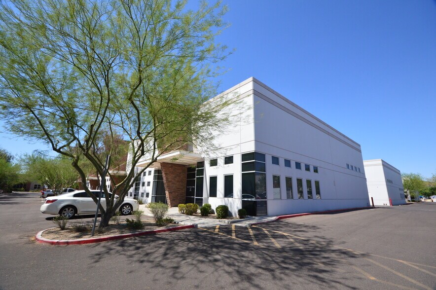 More Photos Of 2222 W Parkside Ln, Phoenix Research And Development For Lease