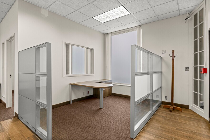 More Photos Of 23700 Goddard Rd, Taylor Bank For Lease