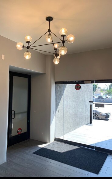 More Photos Of 10999 Riverside Dr, North Hollywood Loft Creative Space For Lease