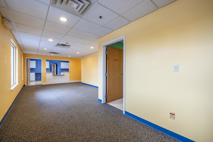 More Photos Of 980 Westfall Rd, Rochester Medical For Lease