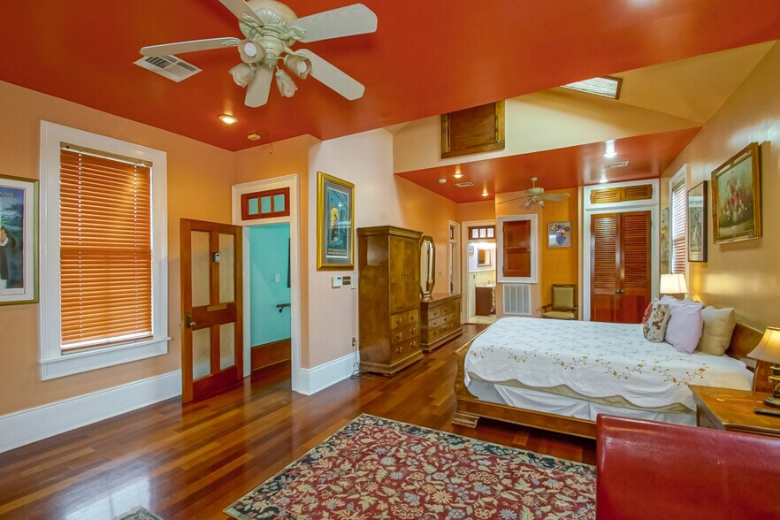 More Photos Of 1121 Governor Nicholls st, New Orleans Hospitality For Sale