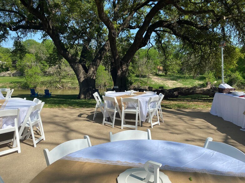 More Photos Of 205 SW Barnard St, Glen Rose Hotel For Sale