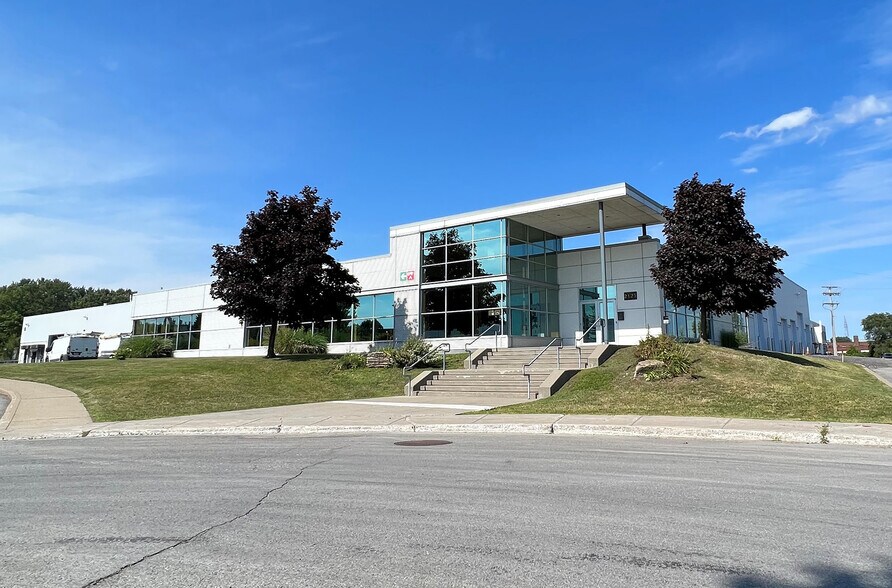More Photos Of 2125 Rue Lily-Simon, Montréal Warehouse For Lease