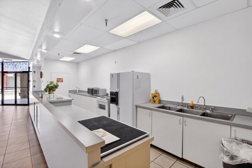 More Photos Of 1425 N Central Ave, Avondale Religious Facility For Sale