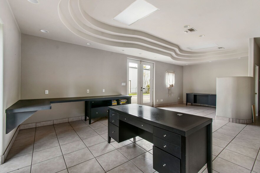 More Photos Of 32219 Tamina Rd, Magnolia Distribution For Lease